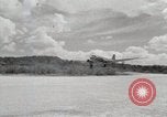 Standbild C-47 Skytrain New Guinea, 1944, aus Sekunde 11 historischem Filmmaterial Videoclip 65675022924