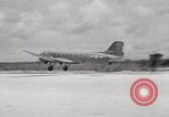 Standbild C-47 Skytrain New Guinea, 1944, aus Sekunde 14 historischem Filmmaterial Videoclip 65675022924