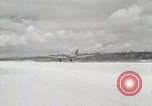 Standbild C-47 Skytrain New Guinea, 1944, aus Sekunde 16 historischem Filmmaterial Videoclip 65675022924