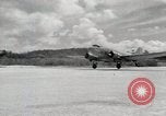 Standbild C-47 Skytrain New Guinea, 1944, aus Sekunde 27 historischem Filmmaterial Videoclip 65675022924