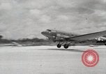 Standbild C-47 Skytrain New Guinea, 1944, aus Sekunde 42 historischem Filmmaterial Videoclip 65675022924