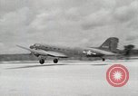 Standbild C-47 Skytrain New Guinea, 1944, aus Sekunde 43 historischem Filmmaterial Videoclip 65675022924