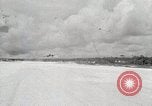 Standbild C-47 Skytrain New Guinea, 1944, aus Sekunde 61 historischem Filmmaterial Videoclip 65675022924