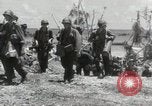 Standbild United States Marine Corps Peleliu Palau Inseln, 1944, aus Sekunde 44 historischem Filmmaterial Videoclip 65675022925