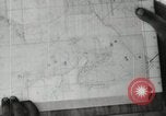 Standbild Lage Karte von Peleliu Peleliu Palau Inseln, 1944, aus Sekunde 19 historischem Filmmaterial Videoclip 65675022929
