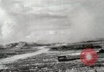 Standbild United States Marine Corps Peleliu Palau Inseln, 1944, aus Sekunde 14 historischem Filmmaterial Videoclip 65675022932