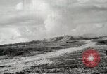 Standbild United States Marine Corps Peleliu Palau Inseln, 1944, aus Sekunde 20 historischem Filmmaterial Videoclip 65675022932