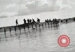 Standbild United States Marine Corps Peleliu Palau Inseln, 1944, aus Sekunde 24 historischem Filmmaterial Videoclip 65675022933