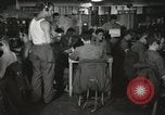 Standbild Innenraum der Bekämpfung der Informationszentrale an Bord der USS Mount McKinley Peleliu Palau Inseln, 1944, aus Sekunde 12 historischem Filmmaterial Videoclip 65675022936