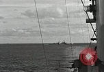 Standbild American Naval Task Force Peleliu Palau Inseln, 1944, aus Sekunde 13 historischem Filmmaterial Videoclip 65675022937