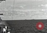 Standbild American Naval Task Force Peleliu Palau Inseln, 1944, aus Sekunde 26 historischem Filmmaterial Videoclip 65675022937