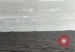 Standbild American Naval Task Force Peleliu Palau Inseln, 1944, aus Sekunde 30 historischem Filmmaterial Videoclip 65675022937