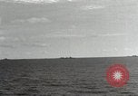 Standbild American Naval Task Force Peleliu Palau Inseln, 1944, aus Sekunde 35 historischem Filmmaterial Videoclip 65675022937