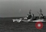 Standbild American Naval Task Force Peleliu Palau Inseln, 1944, aus Sekunde 51 historischem Filmmaterial Videoclip 65675022937
