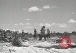 Standbild 5th Marine Division Peleliu Palau Inseln, 1944, aus Sekunde 33 historischem Filmmaterial Videoclip 65675022958