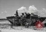 Standbild 5th Marine Division Peleliu Palau Inseln, 1944, aus Sekunde 37 historischem Filmmaterial Videoclip 65675022958