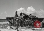 Standbild 5th Marine Division Peleliu Palau Inseln, 1944, aus Sekunde 40 historischem Filmmaterial Videoclip 65675022958