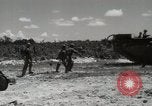 Standbild 5th Marine Division Peleliu Palau Inseln, 1944, aus Sekunde 41 historischem Filmmaterial Videoclip 65675022958