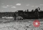 Standbild 5th Marine Division Peleliu Palau Inseln, 1944, aus Sekunde 44 historischem Filmmaterial Videoclip 65675022958