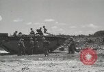 Standbild 5th Marine Division Peleliu Palau Inseln, 1944, aus Sekunde 47 historischem Filmmaterial Videoclip 65675022958