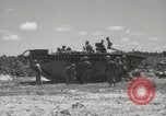 Standbild 5th Marine Division Peleliu Palau Inseln, 1944, aus Sekunde 49 historischem Filmmaterial Videoclip 65675022958