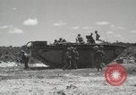 Standbild 5th Marine Division Peleliu Palau Inseln, 1944, aus Sekunde 50 historischem Filmmaterial Videoclip 65675022958
