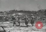 Standbild 5th Marine Division Peleliu Palau Inseln, 1944, aus Sekunde 57 historischem Filmmaterial Videoclip 65675022958