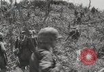 Standbild 5th Marine Division Peleliu Palau Inseln, 1944, aus Sekunde 33 historischem Filmmaterial Videoclip 65675022959