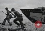 Standbild 81 Army Division Peleliu Palau Inseln, 1944, aus Sekunde 28 historischem Filmmaterial Videoclip 65675022966