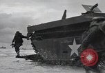Standbild 81 Army Division Peleliu Palau Inseln, 1944, aus Sekunde 32 historischem Filmmaterial Videoclip 65675022966