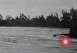 Standbild 81 Army Division Feuern auf Sniper Peleliu Palau Inseln, 1944, aus Sekunde 3 historischem Filmmaterial Videoclip 65675022967