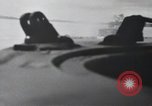 Standbild 81 Army Division Feuern auf Sniper Peleliu Palau Inseln, 1944, aus Sekunde 7 historischem Filmmaterial Videoclip 65675022967