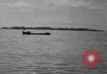 Standbild 81 Army Division Feuern auf Sniper Peleliu Palau Inseln, 1944, aus Sekunde 14 historischem Filmmaterial Videoclip 65675022967