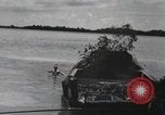 Standbild 81 Army Division Feuern auf Sniper Peleliu Palau Inseln, 1944, aus Sekunde 18 historischem Filmmaterial Videoclip 65675022967