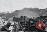 Standbild 81 Army Division Feuern auf Sniper Peleliu Palau Inseln, 1944, aus Sekunde 42 historischem Filmmaterial Videoclip 65675022967