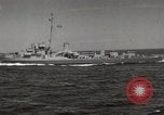 Image Destroyer d'escorte Frament USS (DE-677) Les exercices de tir United States USA, 1944, de la seconde 1 séquences d'archives historiques vidéo 65675022983