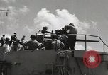 Image Destroyer d'escorte Frament USS (DE-677) Les exercices de tir United States USA, 1944, de la seconde 7 séquences d'archives historiques vidéo 65675022983