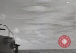 Image Destroyer d'escorte Frament USS (DE-677) Les exercices de tir United States USA, 1944, de la seconde 15 séquences d'archives historiques vidéo 65675022983