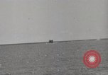 Image Destroyer d'escorte Frament USS (DE-677) Les exercices de tir United States USA, 1944, de la seconde 19 séquences d'archives historiques vidéo 65675022983