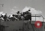 Image Destroyer d'escorte Frament USS (DE-677) Les exercices de tir United States USA, 1944, de la seconde 20 séquences d'archives historiques vidéo 65675022983