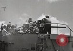 Image Destroyer d'escorte Frament USS (DE-677) Les exercices de tir United States USA, 1944, de la seconde 22 séquences d'archives historiques vidéo 65675022983