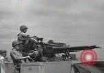 Image Destroyer d'escorte Frament USS (DE-677) Les exercices de tir United States USA, 1944, de la seconde 28 séquences d'archives historiques vidéo 65675022983