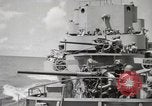 Image Destroyer d'escorte Frament USS (DE-677) Les exercices de tir United States USA, 1944, de la seconde 37 séquences d'archives historiques vidéo 65675022983