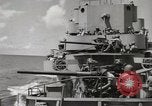 Image Destroyer d'escorte Frament USS (DE-677) Les exercices de tir United States USA, 1944, de la seconde 38 séquences d'archives historiques vidéo 65675022983