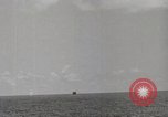 Image Destroyer d'escorte Frament USS (DE-677) Les exercices de tir United States USA, 1944, de la seconde 43 séquences d'archives historiques vidéo 65675022983