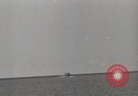 Image Destroyer d'escorte Frament USS (DE-677) Les exercices de tir United States USA, 1944, de la seconde 50 séquences d'archives historiques vidéo 65675022983