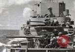 Image Destroyer d'escorte Frament USS (DE-677) Les exercices de tir United States USA, 1944, de la seconde 55 séquences d'archives historiques vidéo 65675022983