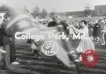 Standbild College Football Spiel College Park Maryland USA, 1953, aus Sekunde 8 historischem Filmmaterial Videoclip 65675023024