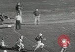 Standbild College Football Madison Wisconsin USA, 1953, aus Sekunde 26 historischem Filmmaterial Videoclip 65675023025