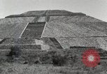 Standbild Pyramide der Sonne Teotihuacan Mexiko, 1925, aus Sekunde 19 historischem Filmmaterial Videoclip 65675023035